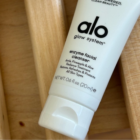 Deluxe Beauty Cleanser Bundle - Picture 7 of 9